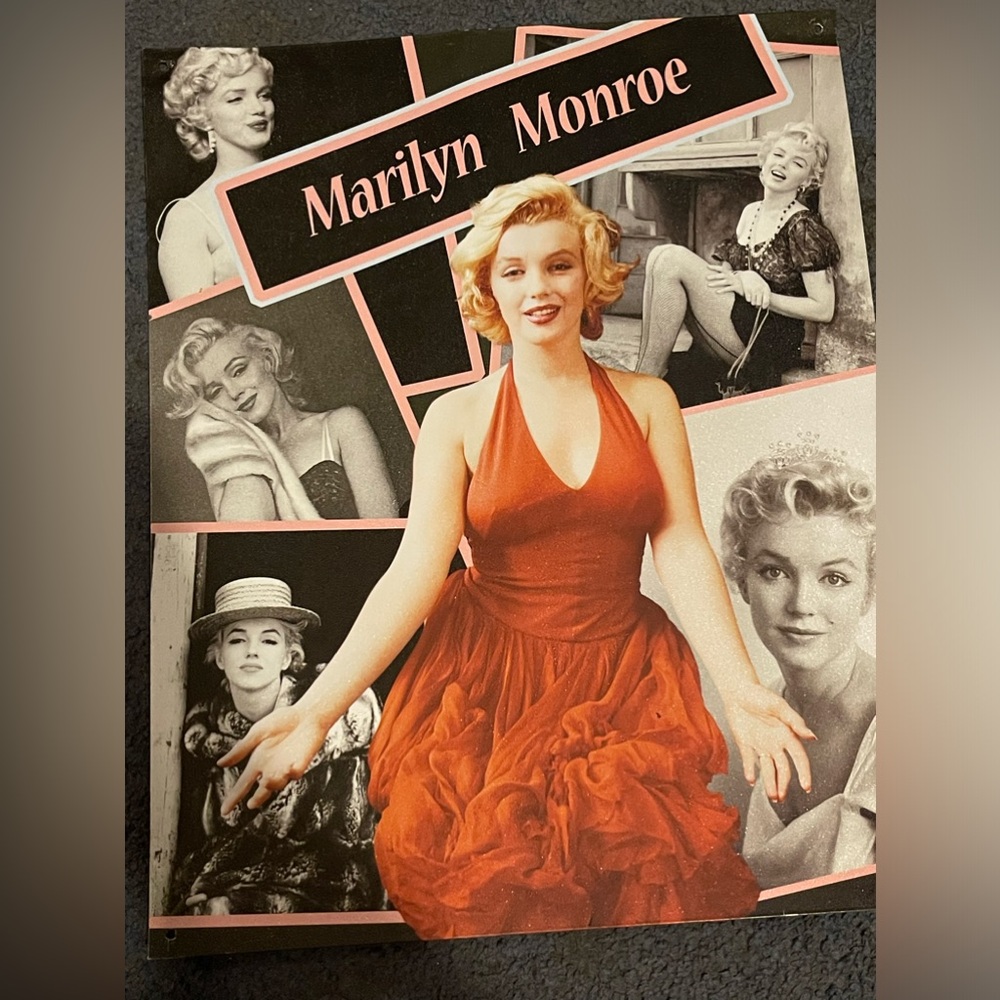 Tin Marilyn Monroe sign
